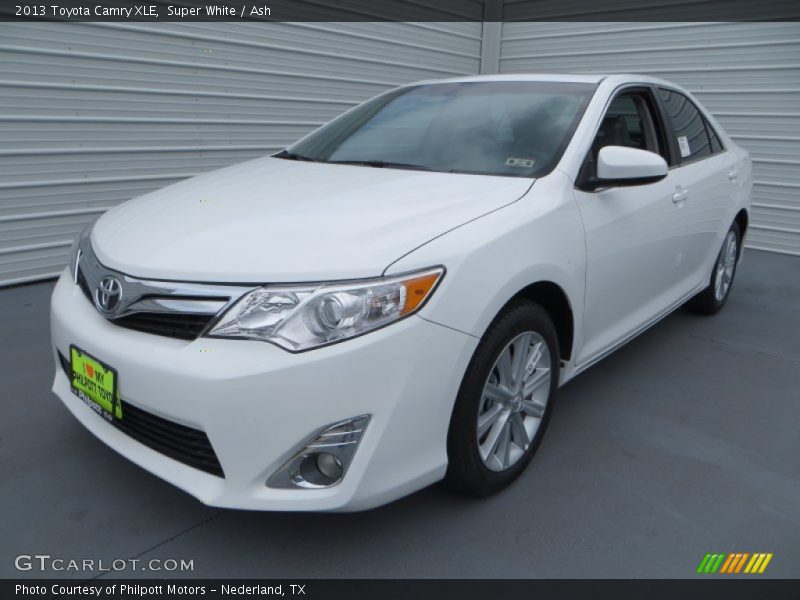 Super White / Ash 2013 Toyota Camry XLE