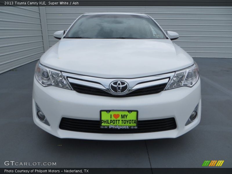 Super White / Ash 2013 Toyota Camry XLE