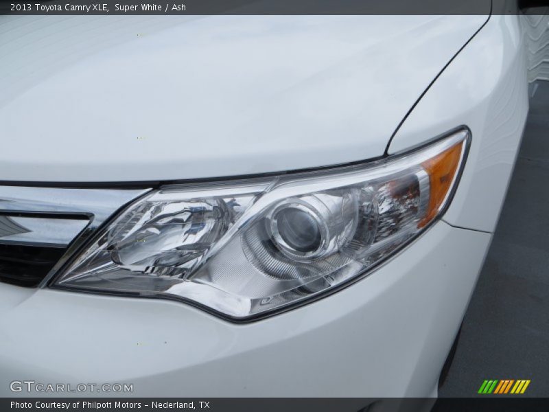 Super White / Ash 2013 Toyota Camry XLE