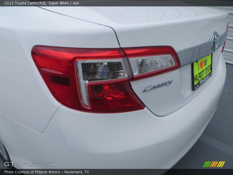 Super White / Ash 2013 Toyota Camry XLE