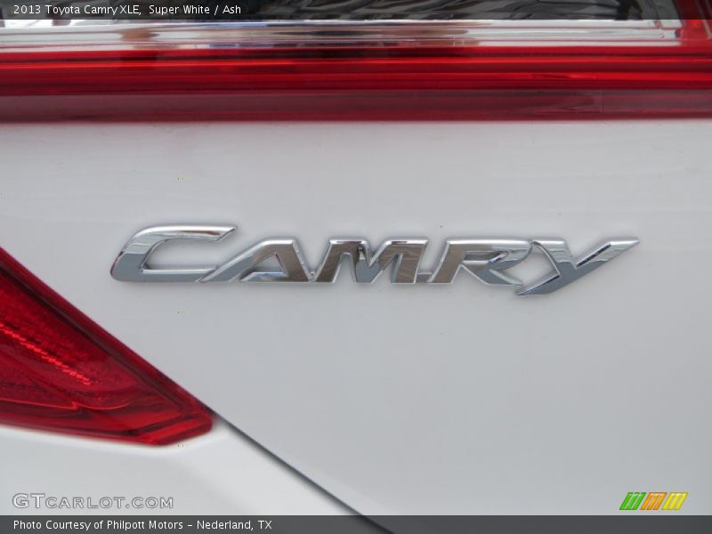 Super White / Ash 2013 Toyota Camry XLE