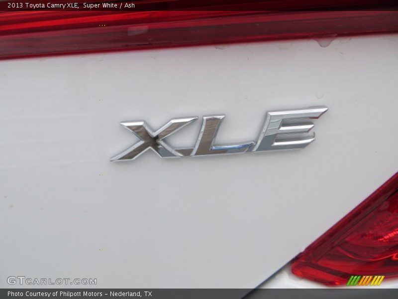 Super White / Ash 2013 Toyota Camry XLE
