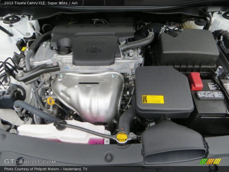 Super White / Ash 2013 Toyota Camry XLE