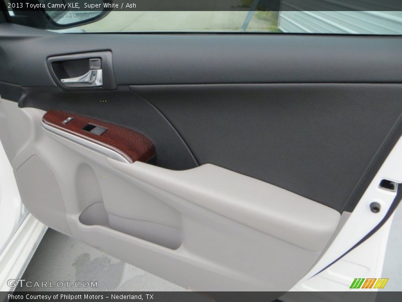Super White / Ash 2013 Toyota Camry XLE