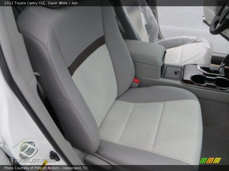 Super White / Ash 2013 Toyota Camry XLE