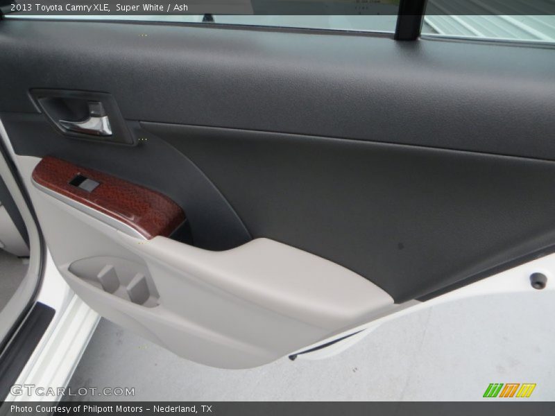 Super White / Ash 2013 Toyota Camry XLE