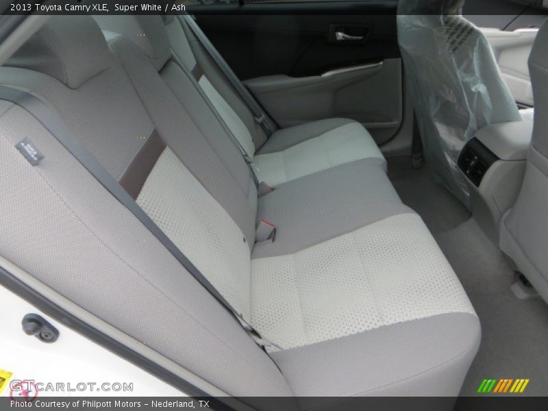 Super White / Ash 2013 Toyota Camry XLE