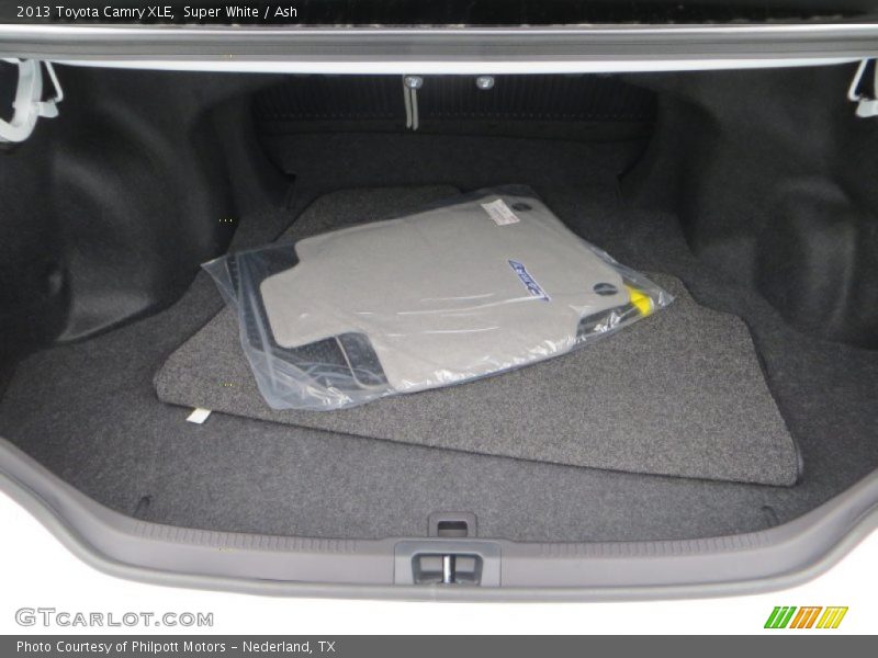 Super White / Ash 2013 Toyota Camry XLE