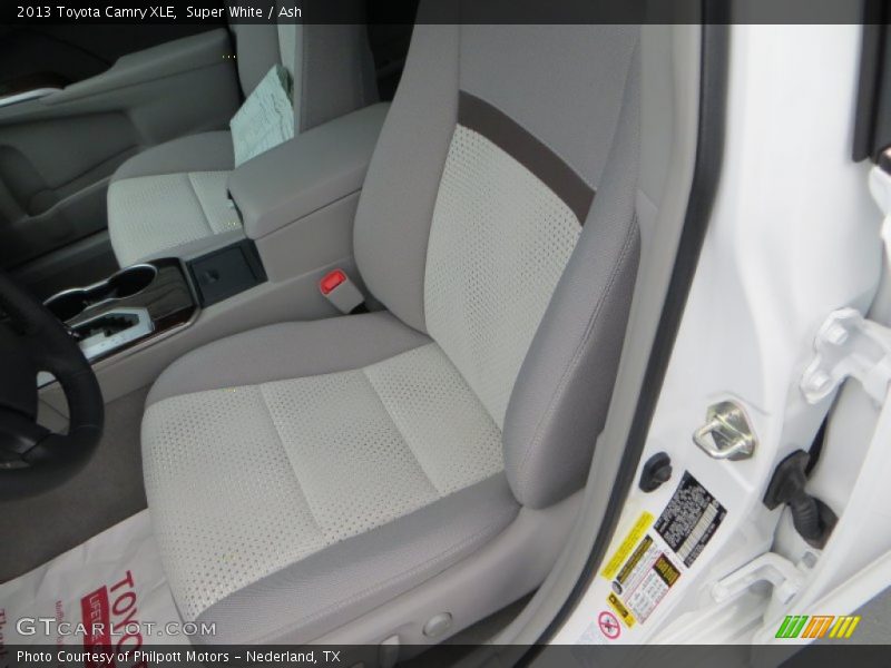 Super White / Ash 2013 Toyota Camry XLE