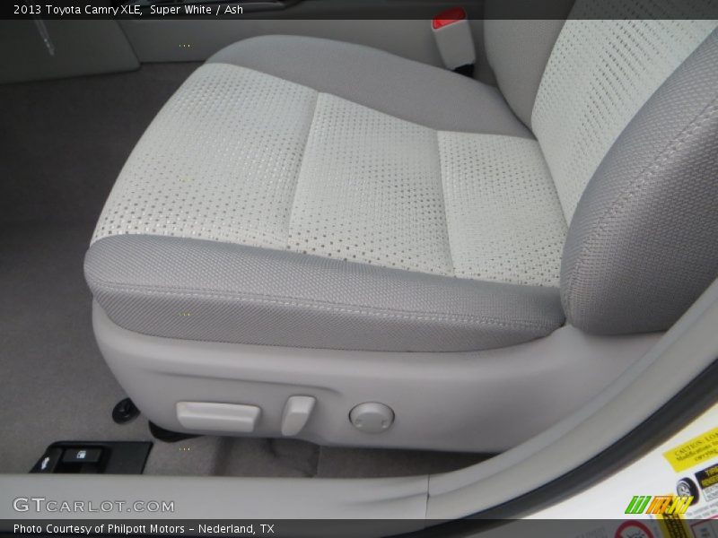 Super White / Ash 2013 Toyota Camry XLE