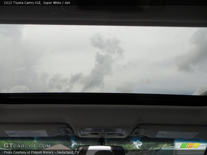 Super White / Ash 2013 Toyota Camry XLE