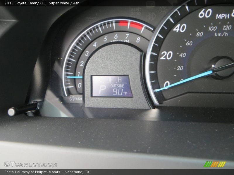 Super White / Ash 2013 Toyota Camry XLE