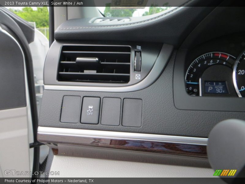 Super White / Ash 2013 Toyota Camry XLE