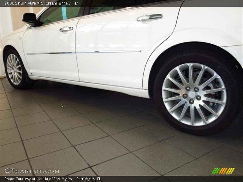 Cream White / Tan 2008 Saturn Aura XR