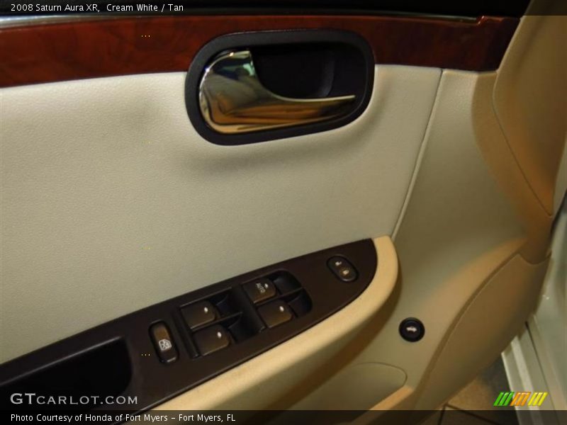 Cream White / Tan 2008 Saturn Aura XR