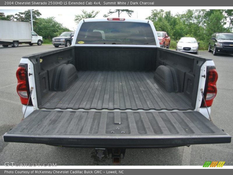 Summit White / Dark Charcoal 2004 Chevrolet Silverado 2500HD LS Extended Cab 4x4