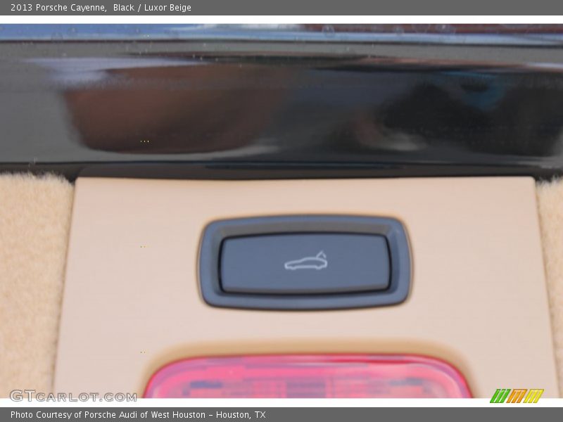 Black / Luxor Beige 2013 Porsche Cayenne