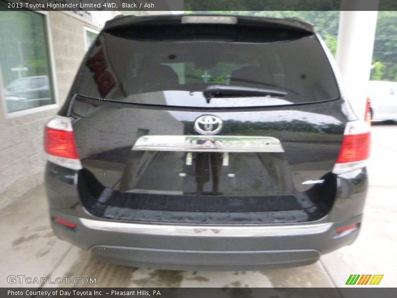 Black / Ash 2013 Toyota Highlander Limited 4WD
