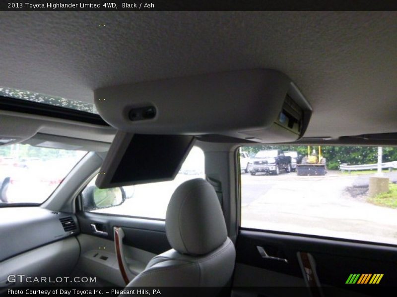 Black / Ash 2013 Toyota Highlander Limited 4WD