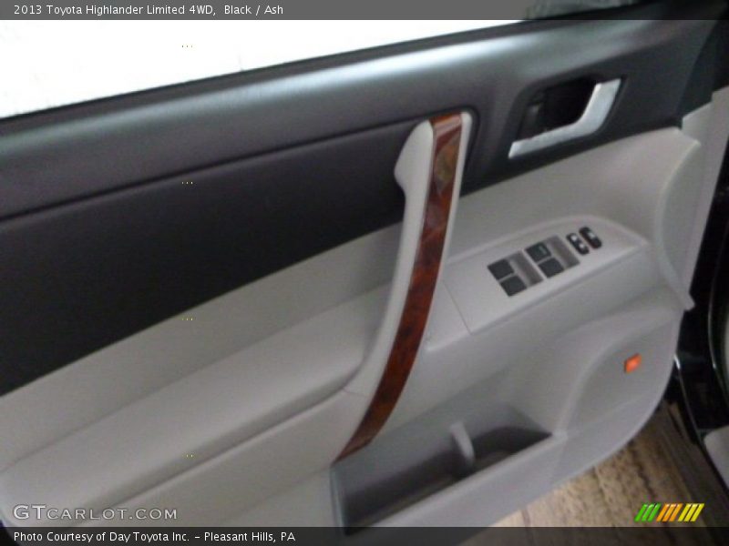 Black / Ash 2013 Toyota Highlander Limited 4WD