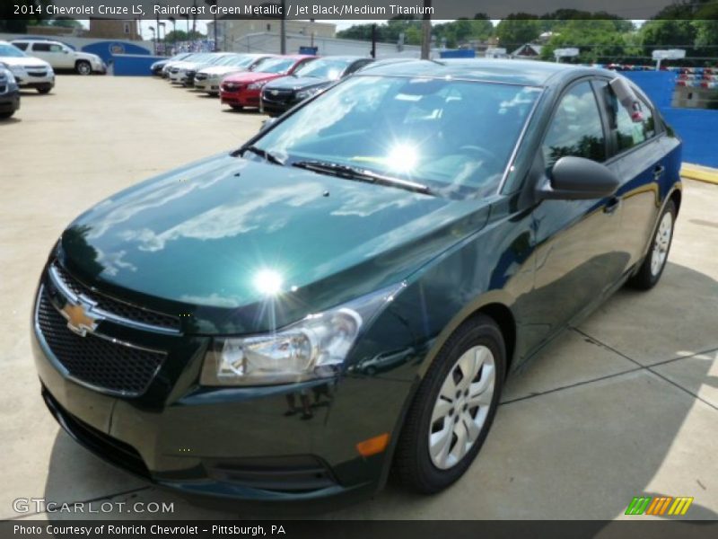 Front 3/4 View of 2014 Cruze LS