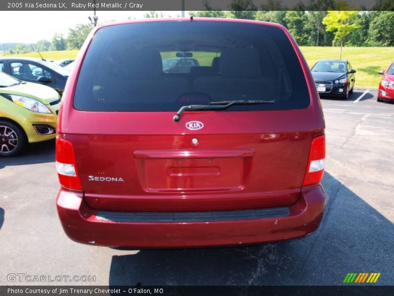 Ruby Red Metallic / Gray 2005 Kia Sedona LX