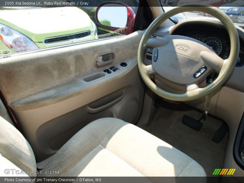Ruby Red Metallic / Gray 2005 Kia Sedona LX
