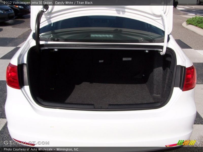 Candy White / Titan Black 2012 Volkswagen Jetta SE Sedan