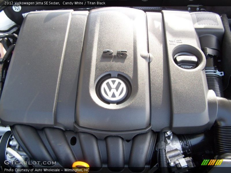 Candy White / Titan Black 2012 Volkswagen Jetta SE Sedan