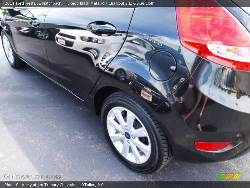 Tuxedo Black Metallic / Charcoal Black/Blue Cloth 2011 Ford Fiesta SE Hatchback