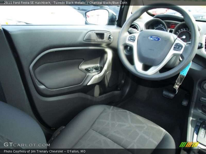 Tuxedo Black Metallic / Charcoal Black/Blue Cloth 2011 Ford Fiesta SE Hatchback