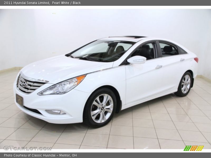 Front 3/4 View of 2011 Sonata Limited