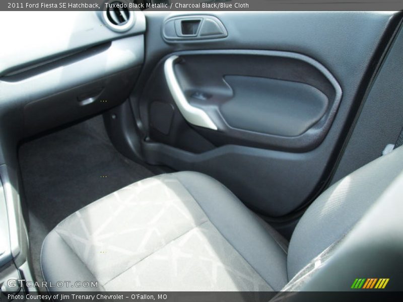 Tuxedo Black Metallic / Charcoal Black/Blue Cloth 2011 Ford Fiesta SE Hatchback