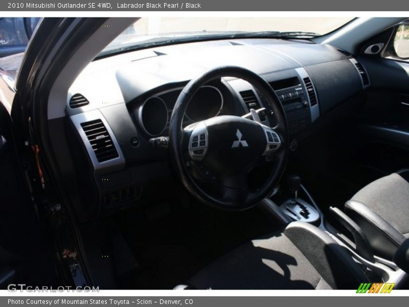 Labrador Black Pearl / Black 2010 Mitsubishi Outlander SE 4WD