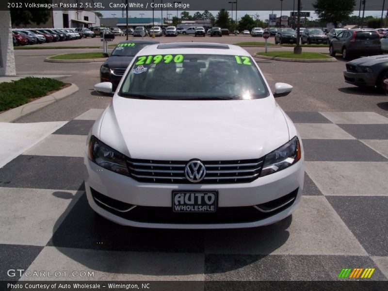 Candy White / Cornsilk Beige 2012 Volkswagen Passat 2.5L SEL
