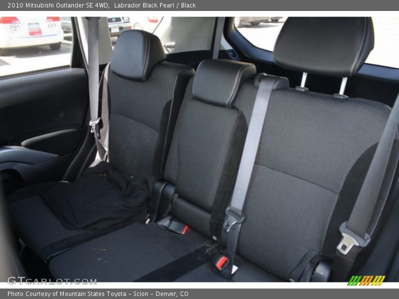 Labrador Black Pearl / Black 2010 Mitsubishi Outlander SE 4WD