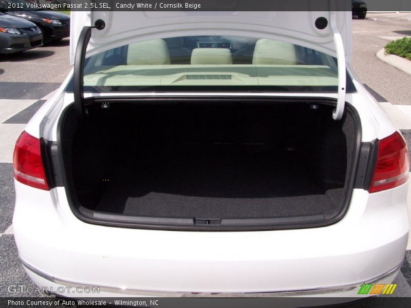 Candy White / Cornsilk Beige 2012 Volkswagen Passat 2.5L SEL