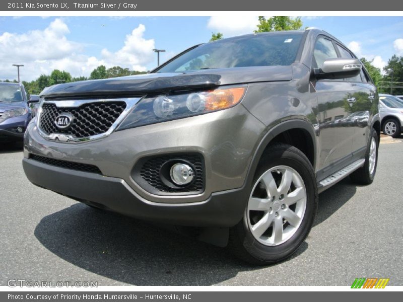 Titanium Silver / Gray 2011 Kia Sorento LX