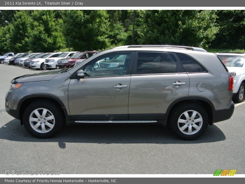 Titanium Silver / Gray 2011 Kia Sorento LX
