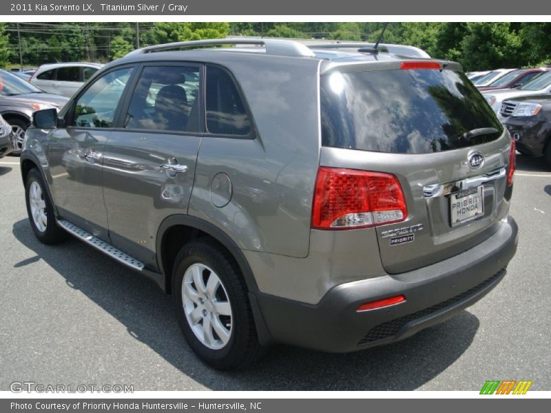 Titanium Silver / Gray 2011 Kia Sorento LX