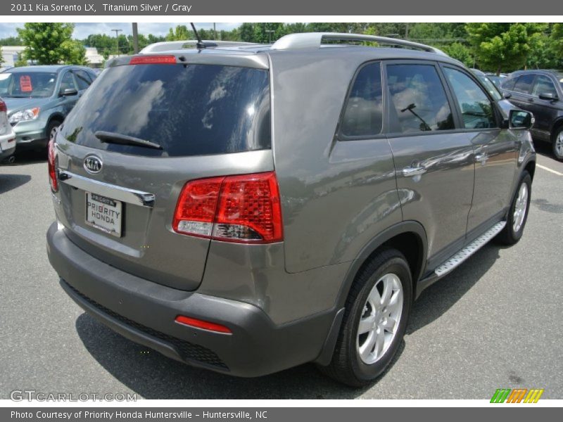 Titanium Silver / Gray 2011 Kia Sorento LX