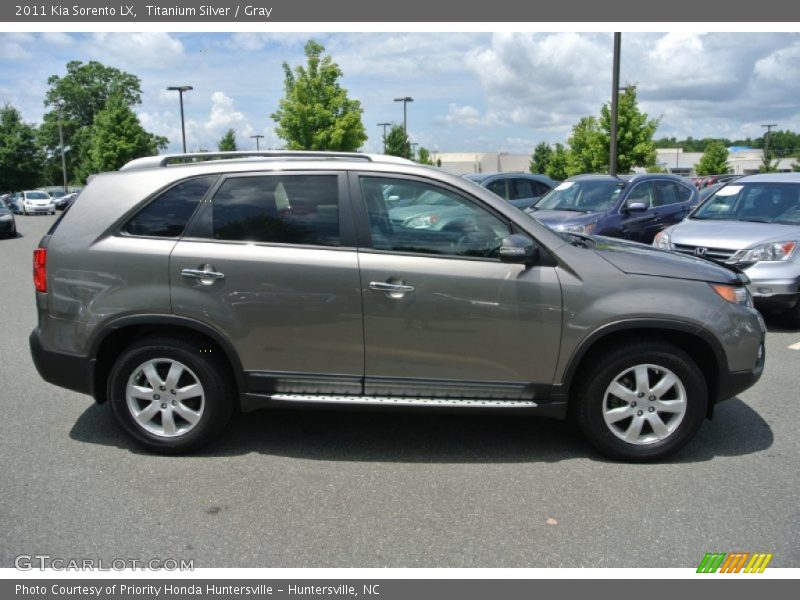 Titanium Silver / Gray 2011 Kia Sorento LX