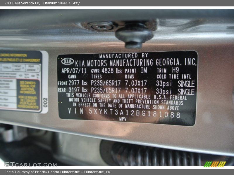 Titanium Silver / Gray 2011 Kia Sorento LX