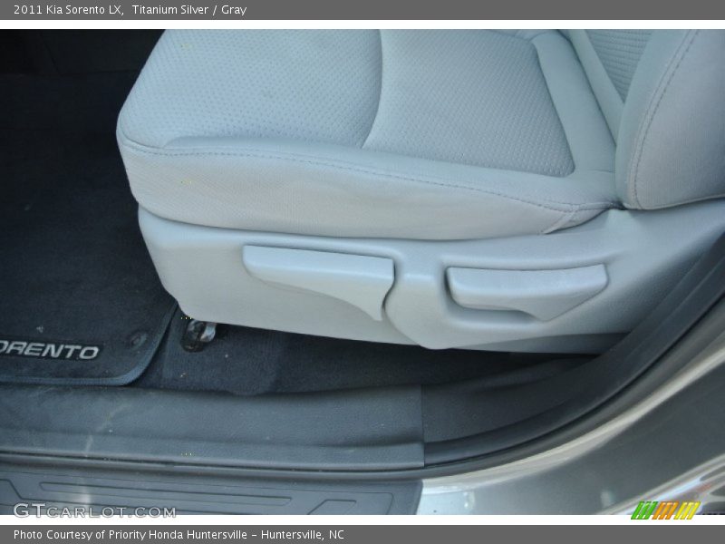 Titanium Silver / Gray 2011 Kia Sorento LX