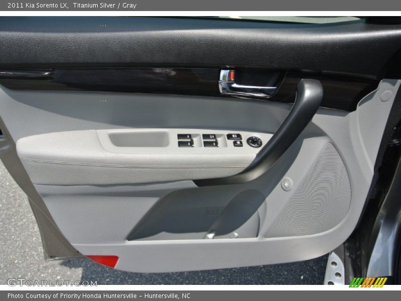 Titanium Silver / Gray 2011 Kia Sorento LX