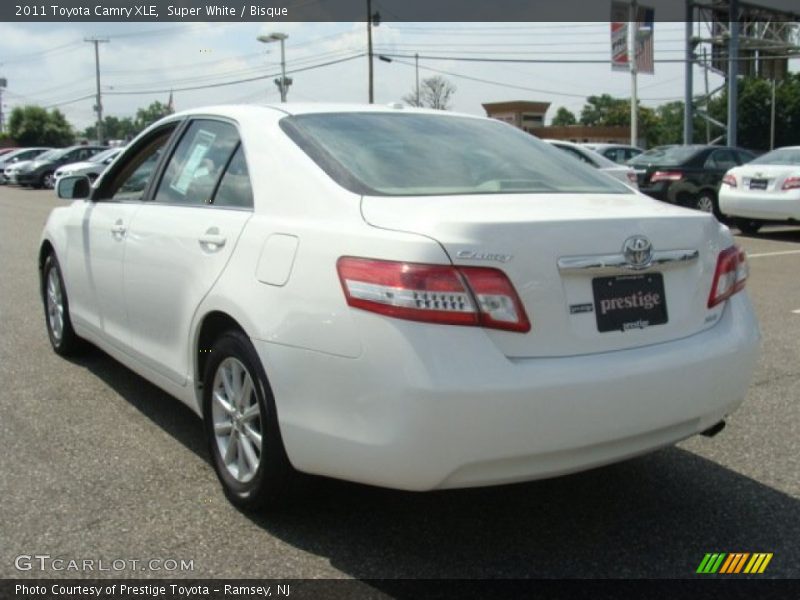Super White / Bisque 2011 Toyota Camry XLE