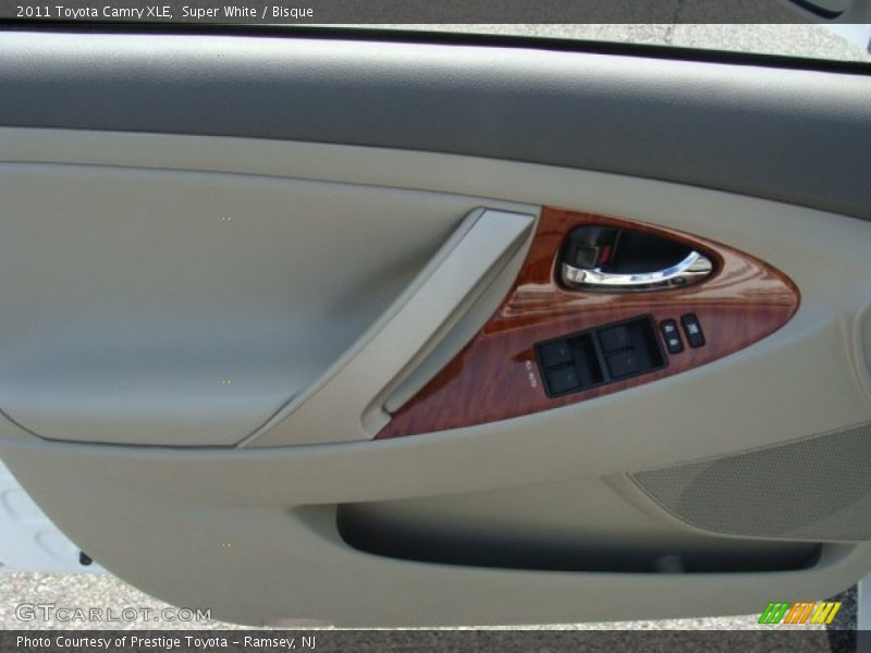 Super White / Bisque 2011 Toyota Camry XLE