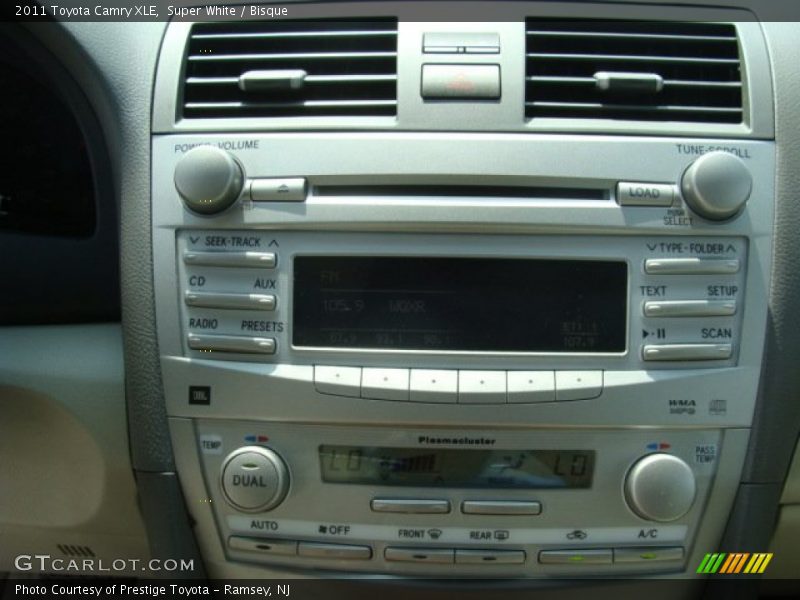 Super White / Bisque 2011 Toyota Camry XLE
