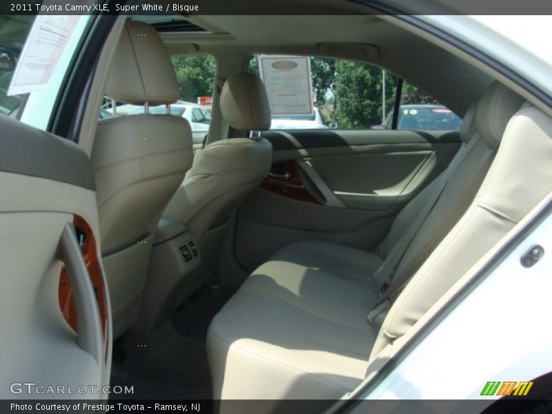 Super White / Bisque 2011 Toyota Camry XLE