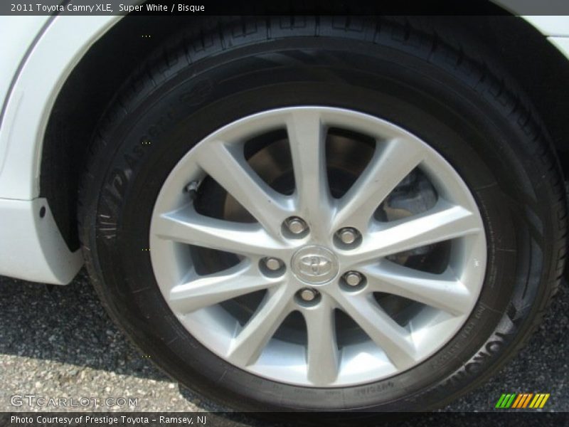 Super White / Bisque 2011 Toyota Camry XLE